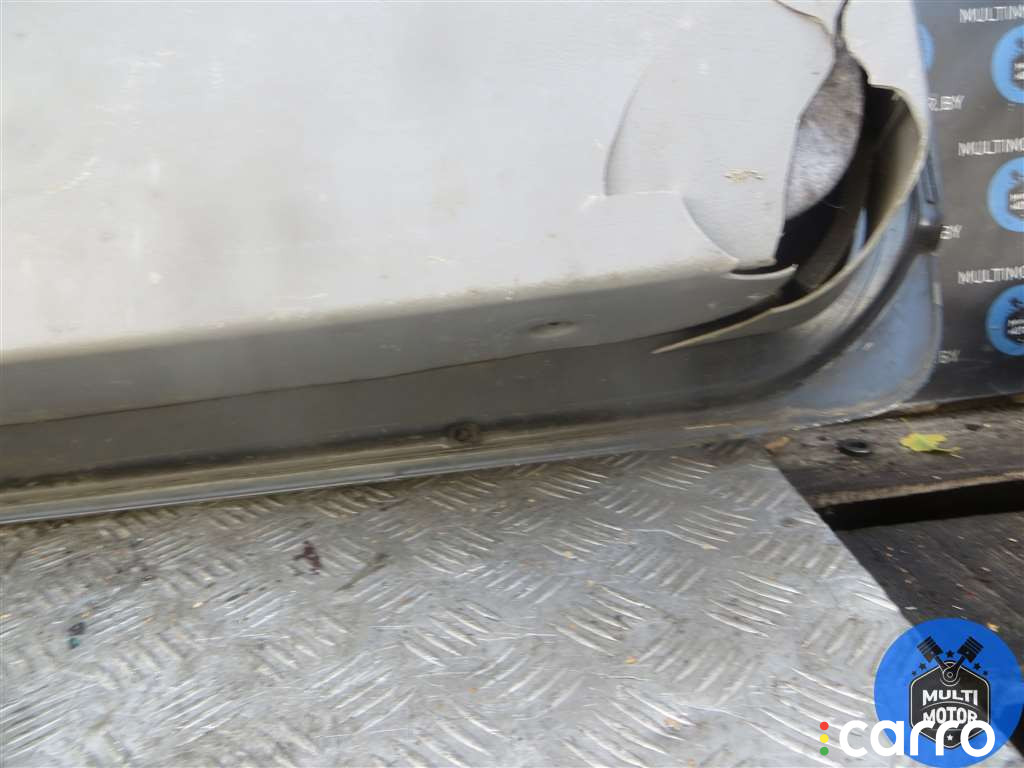 Накладка подсветки номера Kia Carnival 2004г. - фото №8