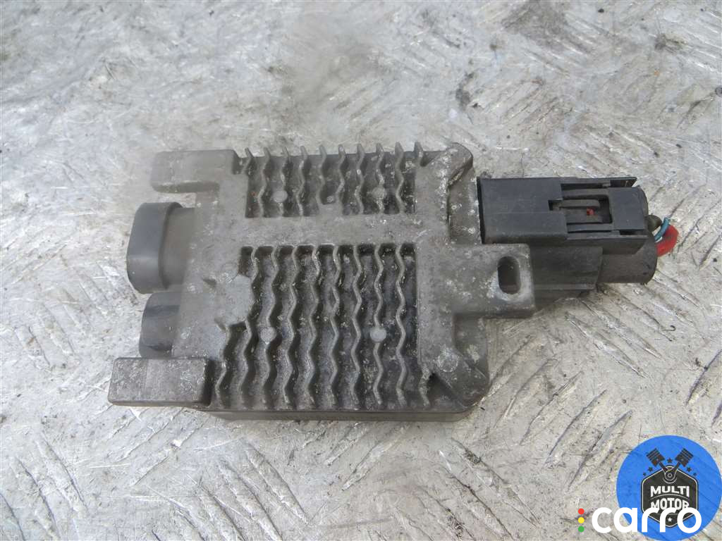 Блок управления вентилятором радиатора Ford Focus 2008г. - фото №4