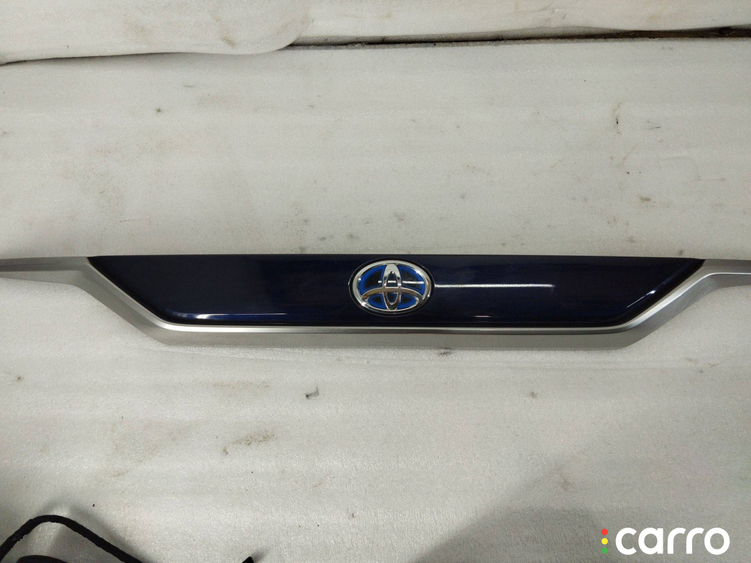 7680142240 Накладка двери (крышки) багажника Toyota RAV4 5 (XA50) - фото №1