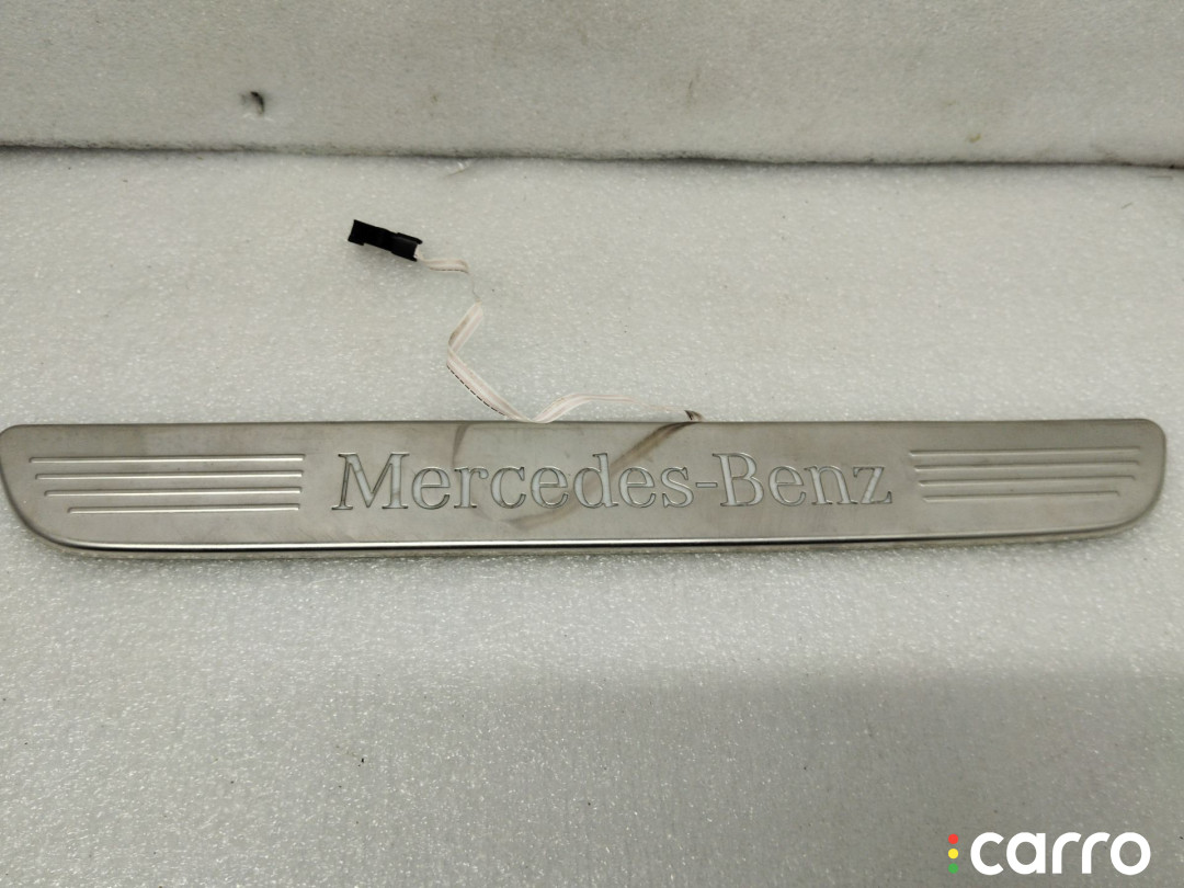A2056807003 Накладка на порог внутренняя передняя правая Mercedes-Benz C W205/S205/C205 - фото №1