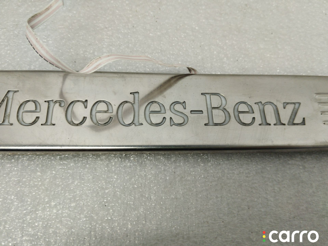 A2056807003 Накладка на порог внутренняя передняя правая Mercedes-Benz C W205/S205/C205 - фото №3