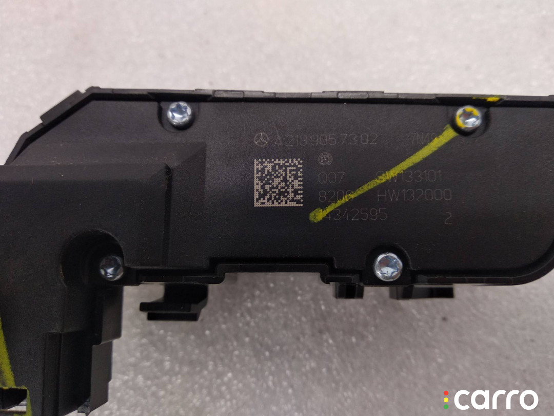 A2139057302 Кнопка обогрева сидений передняя левая Mercedes-Benz C W205/S205/C205 2017г. - фото №2