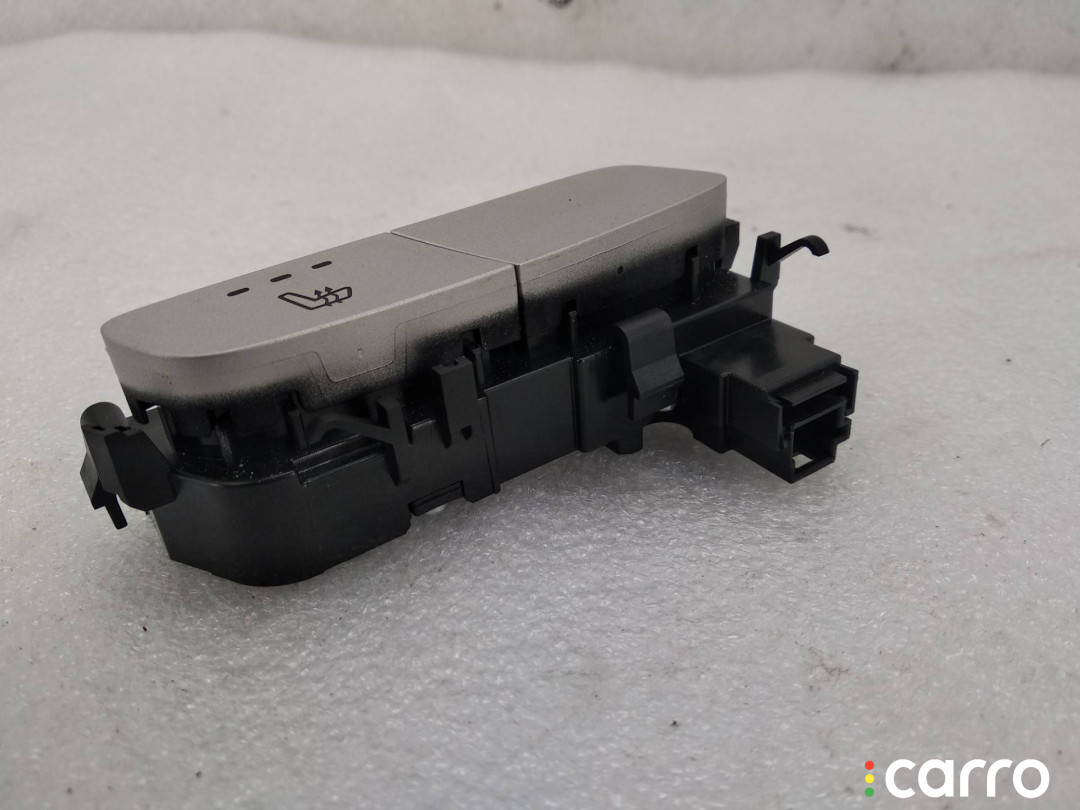 A2139057302 Кнопка обогрева сидений передняя левая Mercedes-Benz C W205/S205/C205 2017г. - фото №3