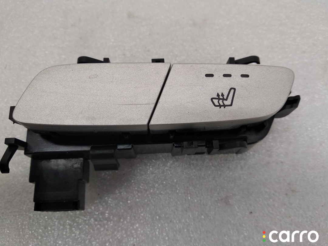A2139057502 Кнопка обогрева сидений передняя правая Mercedes-Benz C W205/S205/C205 2017г. - фото №1