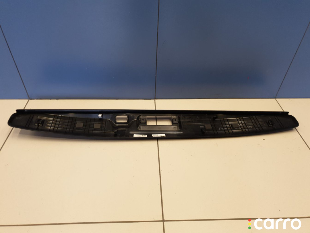 LR038140 Обшивка двери багажника нижняя Land Rover Range Rover 2012г. - фото №4