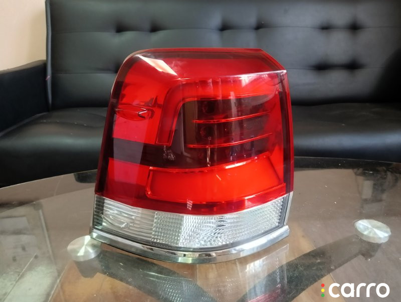 8156160B80, 123263DAL, 21219AZLUE, 8156160B70, L119010200L, NLC3077, OEM0137FONL, SHP000371, ST21219AZL, T39040306019, TYL02041019001, TYL02041019002, TYL02041019003, TYLAN15741L Фонарь Toyota Land Cruiser 2015г. - фото №1