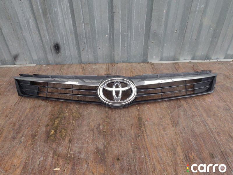 5310133510, 5310106860 Решетка радиатора Toyota Camry 2014г. - фото №1