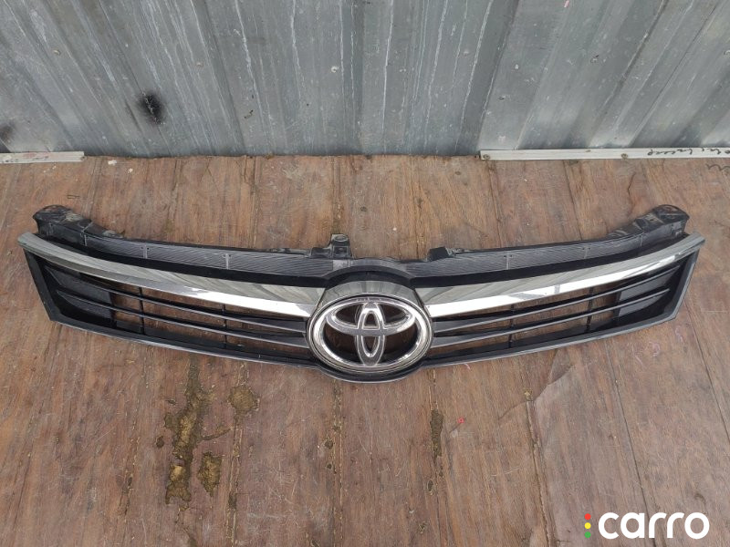 5310133510, 5310106860 Решетка радиатора Toyota Camry 2014г. - фото №2