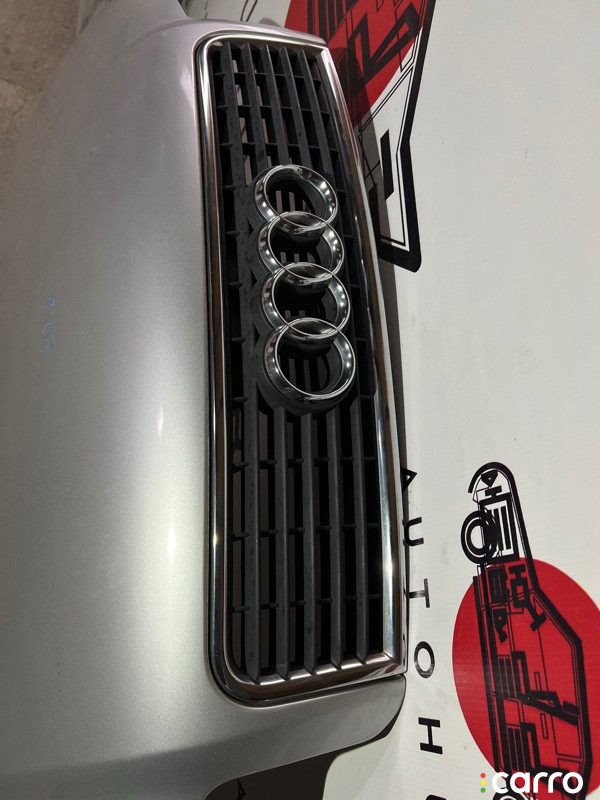 решетка радиатора Audi A4 2003г. - фото №1