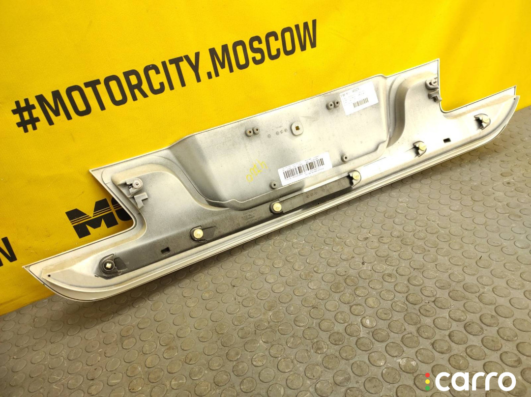 51497186533 Накладка крышки багажника BMW 740i 2009г. - фото №6