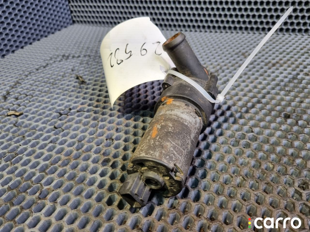 0392020024, 251965561B Насос антифриза дополнительный Volkswagen Golf 3 1998г. - фото №2