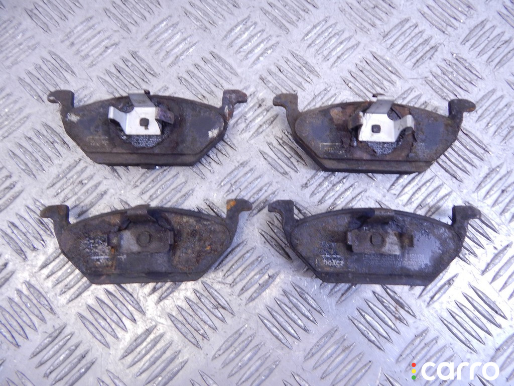 Тормозные колодки передние AUDI A3 1998г. - фото №1