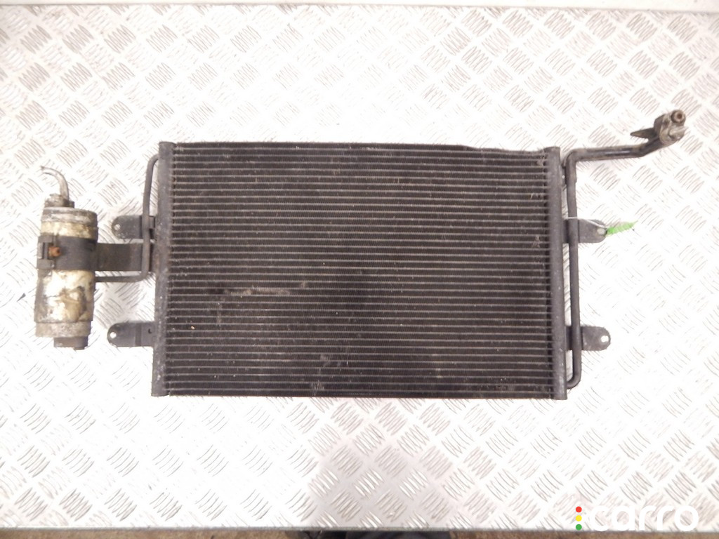 Радиатор кондиционера VOLKSWAGEN GOLF IV 2001г. - фото №1