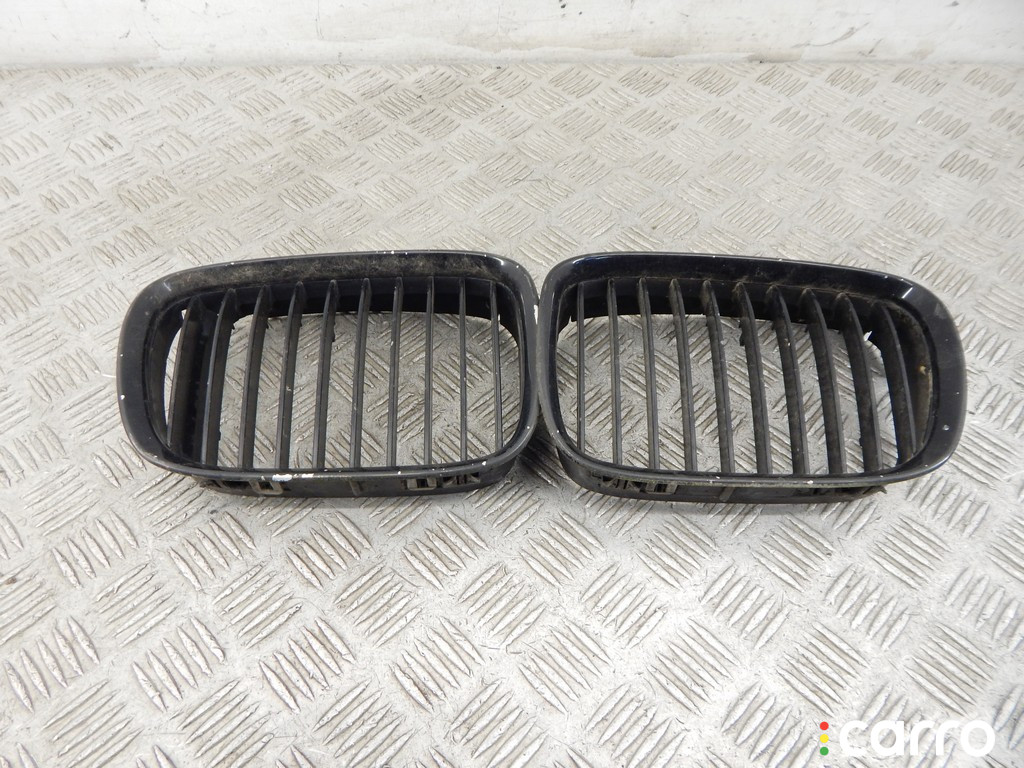 Решетка радиатора BMW 5-series (E39) 2000г. - фото №1