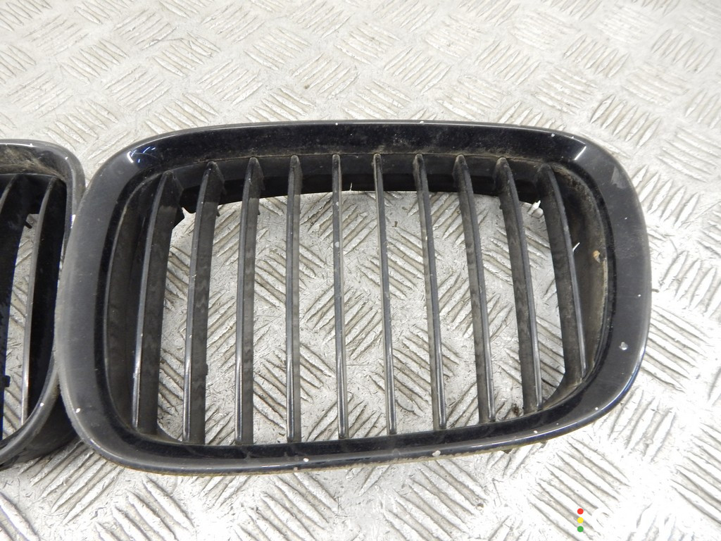 Решетка радиатора BMW 5-series (E39) 2000г. - фото №3
