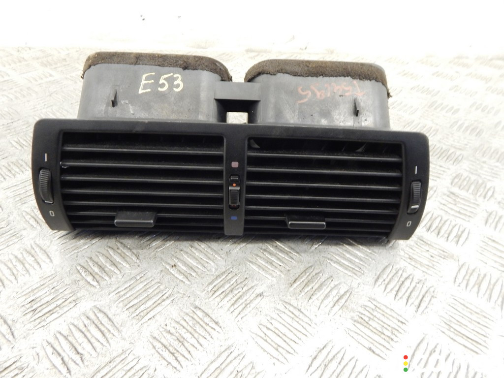 64228402221, 8402221 Дефлектор обдува салона BMW X5-series (E53) 2006г. - фото №1