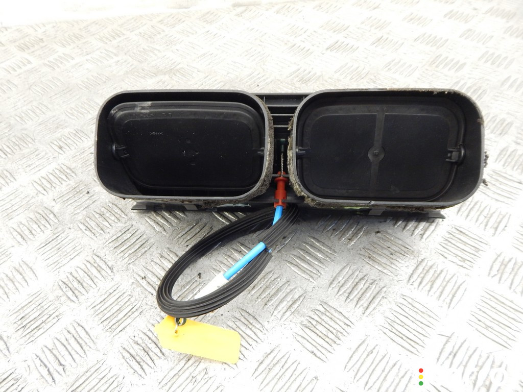64228402221, 8402221 Дефлектор обдува салона BMW X5-series (E53) 2006г. - фото №3
