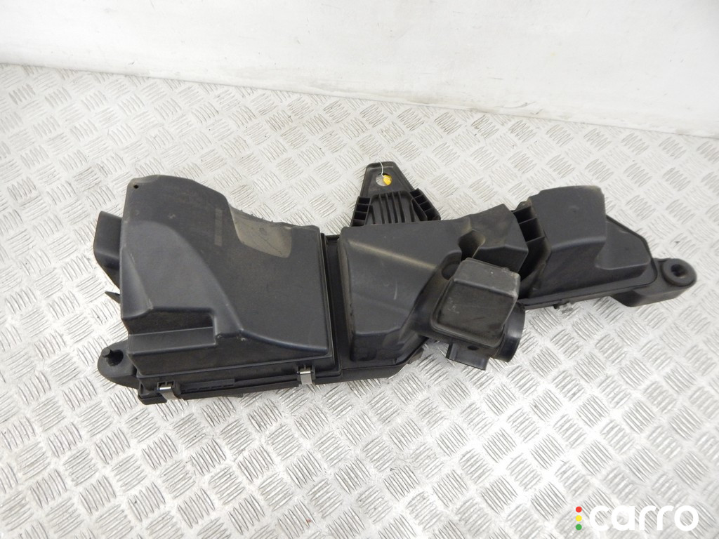 13717597582, 7597582 Корпус воздушного фильтра BMW 3-series (F30/31) 2014г. - фото №3