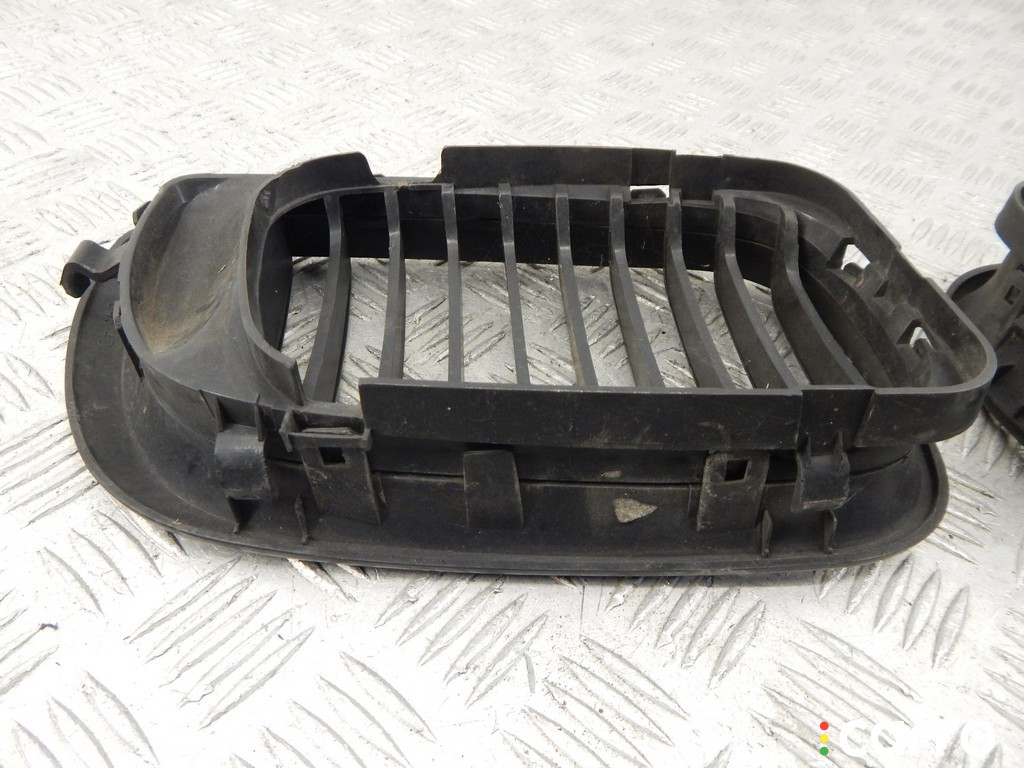 Решетка радиатора BMW 3-series (E46) 2003г. - фото №4