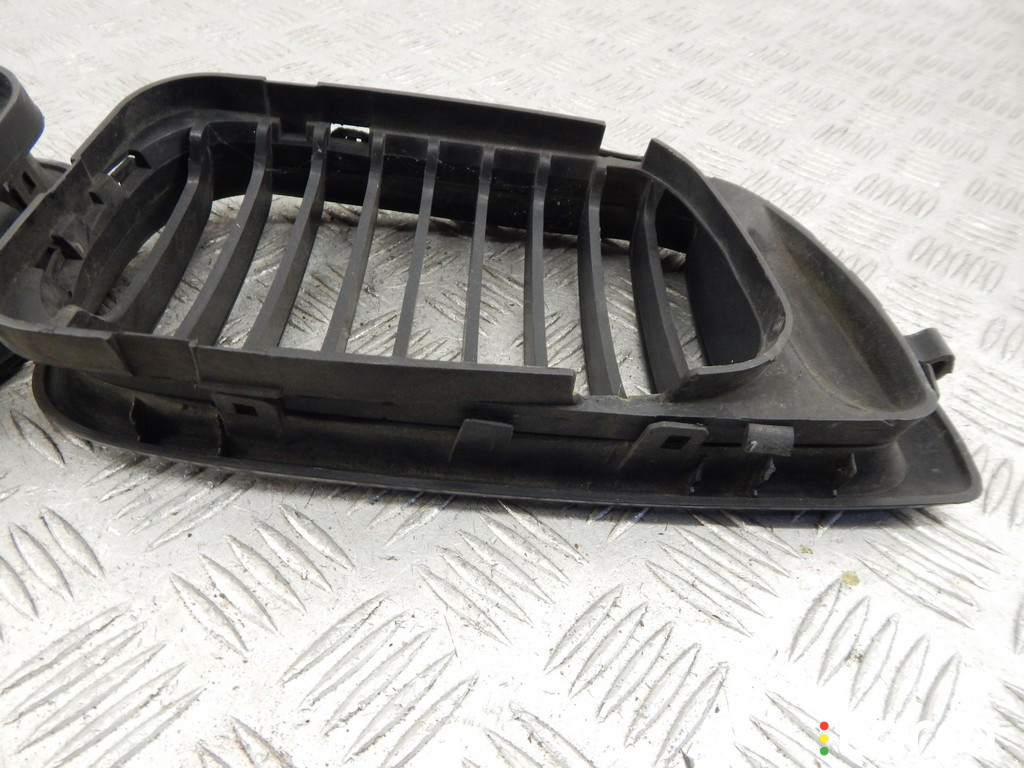 Решетка радиатора BMW 3-series (E46) 2003г. - фото №6