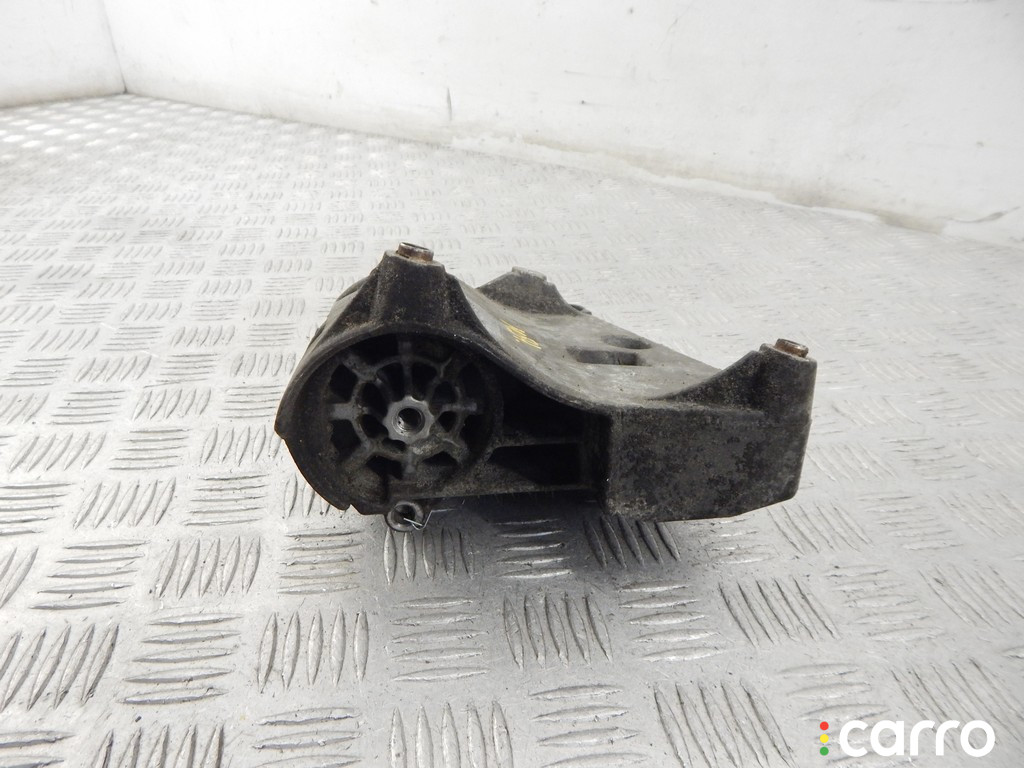 64557512556, 7512556 Кронштейн компрессора кондиционера BMW 5-series (E60/61) 2003г. - фото №3