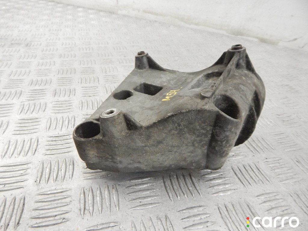 64557512556, 7512556 Кронштейн компрессора кондиционера BMW 5-series (E60/61) 2003г. - фото №4