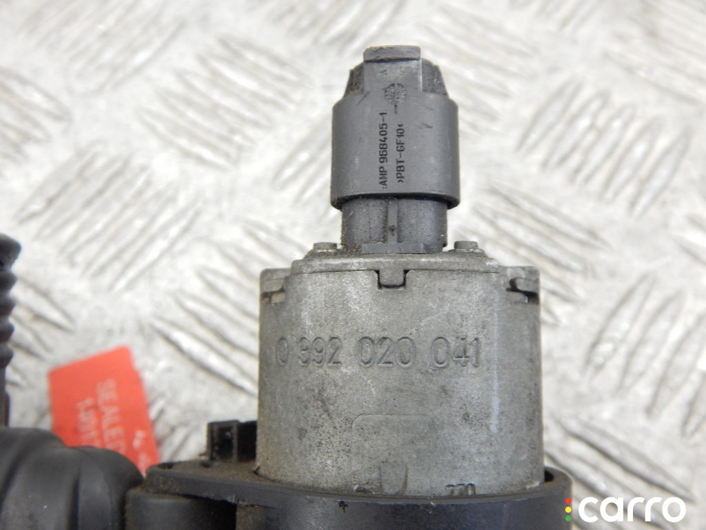 8374994, 64118374994, 8372004, 64118372004, 64118391796, 8391796 Кран отопителя (печки) BMW 5-series (E39) 1997г. - фото №4
