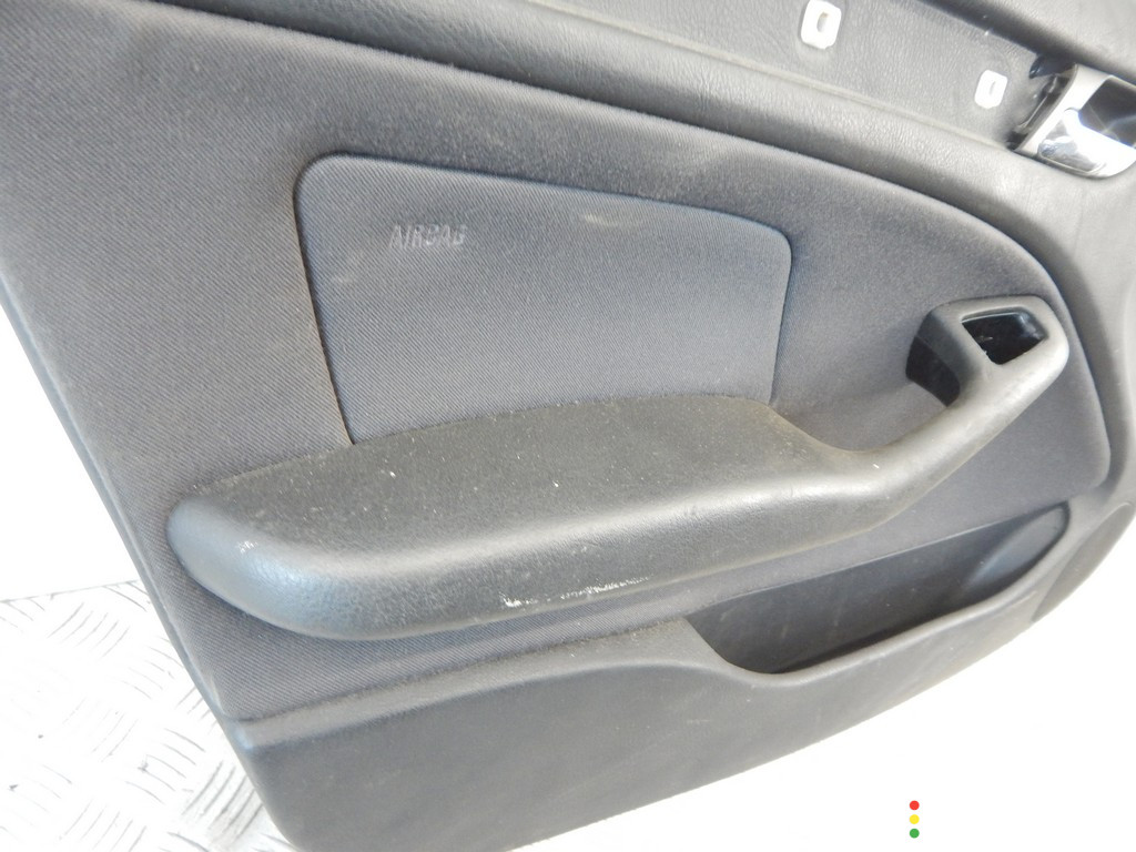 Обшивка двери передней левой (дверная карта) BMW 3-series (E46) 2003г. - фото №2