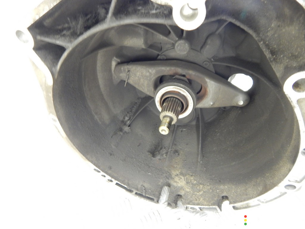 23007532498, 7532498 КПП механическая (МКПП) 6-ступенчатая BMW 5-series (E60/61) 2004г. - фото №5