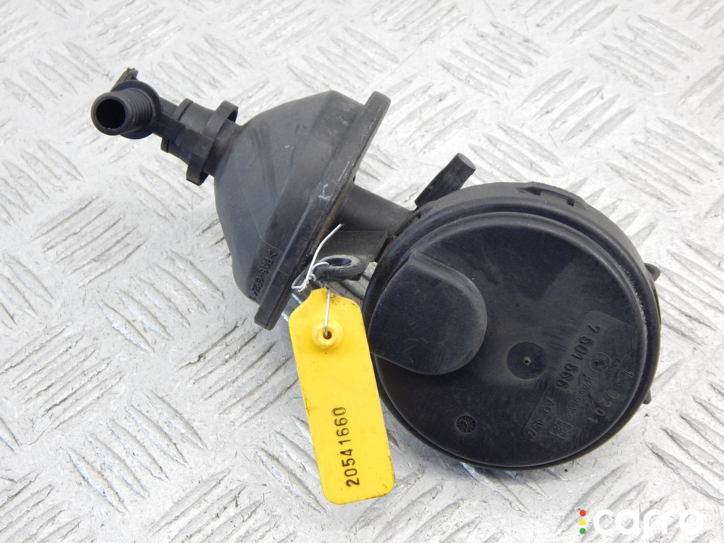 7501566, 11617501566, 11611432558, 1432558 Маслоотделитель (сапун) BMW 5-series (E39) 2001г. - фото №1