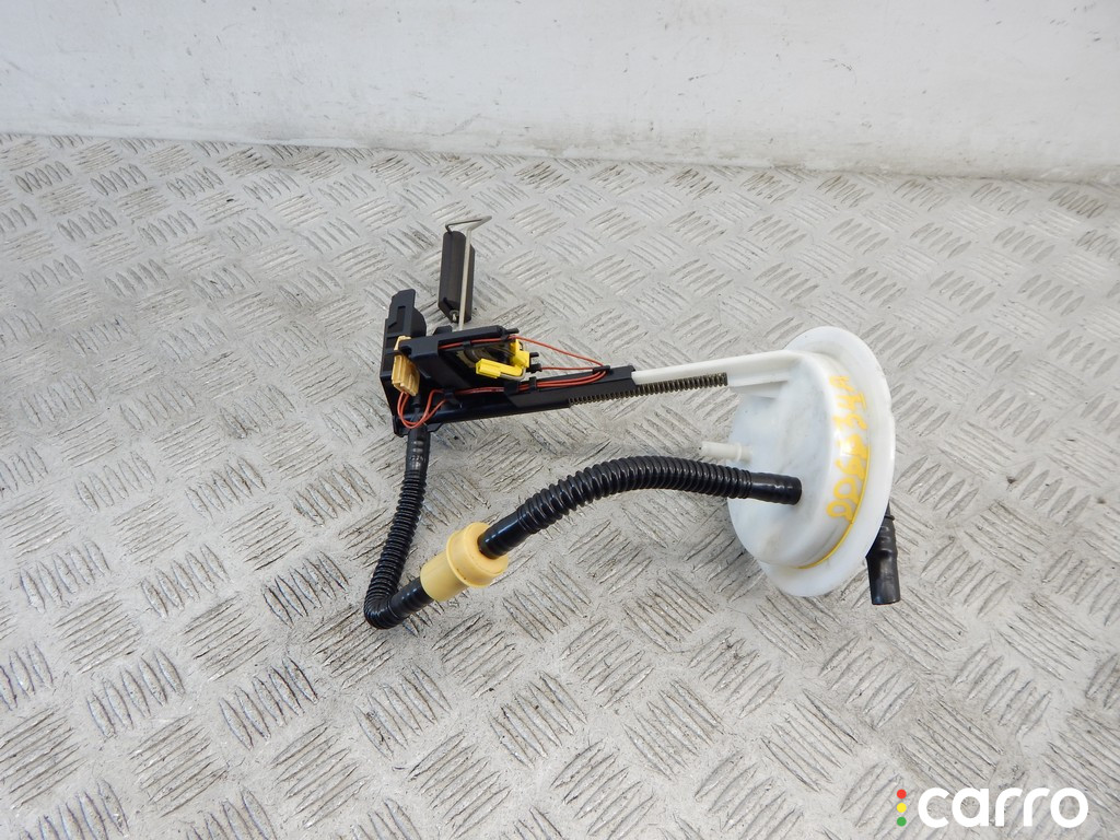 16146766008, 6766008 Датчик уровня топлива BMW 5-series (E60/61) 2004г. - фото №1