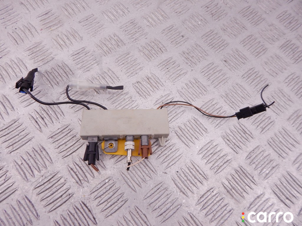 6524-8352489, 8352489 Усилитель антенны BMW 5-series (E39) 2001г. - фото №1