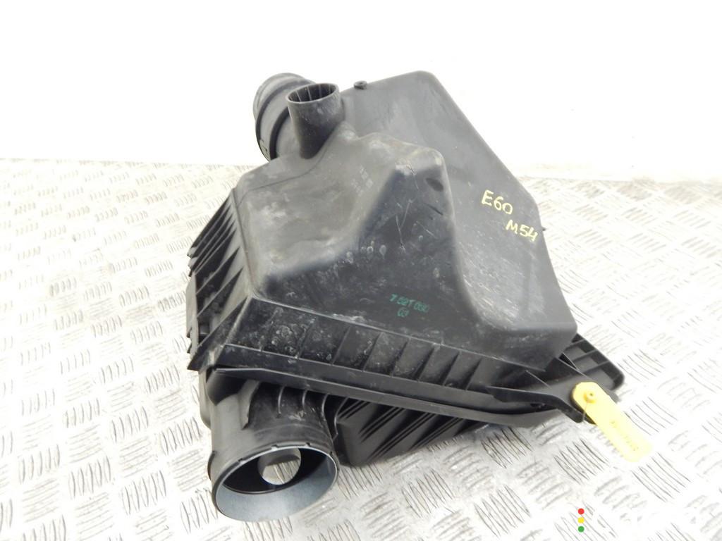 13717521030, 7521030, 13717521036, 7521036 Корпус воздушного фильтра BMW 5-series (E60/61) 2003г. - фото №5