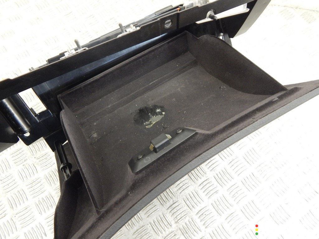 8196111, 51168196111 Бардачок BMW 3-series (E46) 2002г. - фото №2