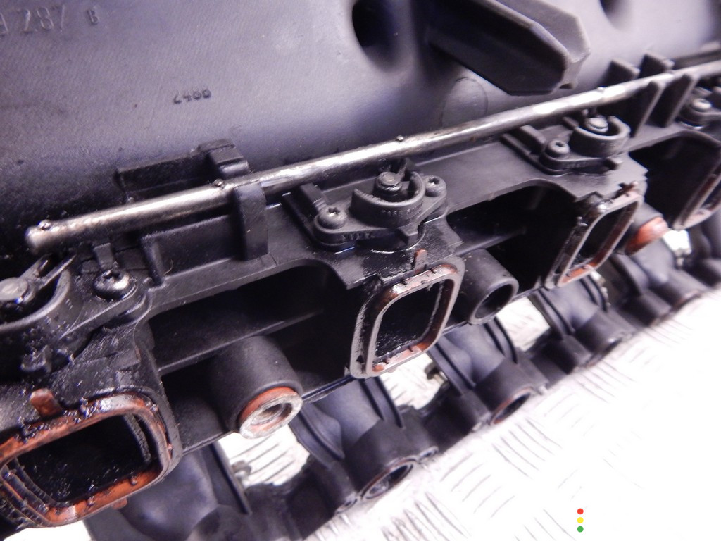 7785554, 11617789329, 7789329, 11617785554 Коллектор впускной BMW 5-series (E39) 2002г. - фото №2