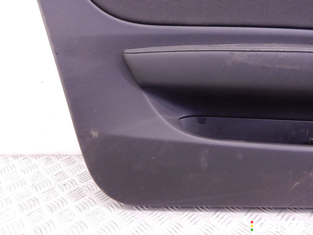 Обшивка двери передней левой (дверная карта) BMW 1-series (E87) 2009г. - фото №5