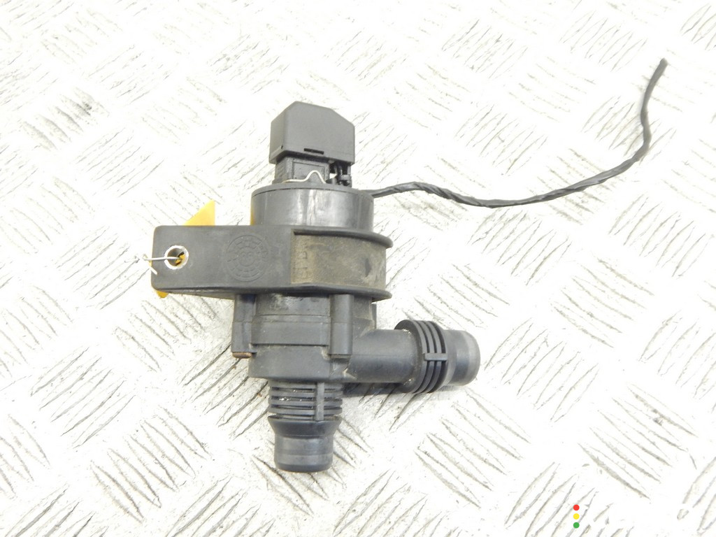 64118381989, 8381989, 64110304850, 0304850 Насос антифриза дополнительный BMW 5-series (E39) 1998г. - фото №1