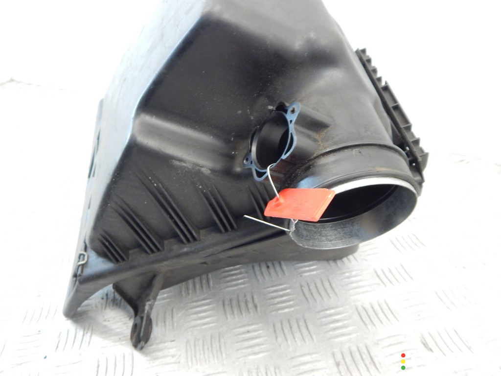13717521030, 7521030, 13717521036, 7521036 Корпус воздушного фильтра BMW 5-series (E60/61) 2004г. - фото №4