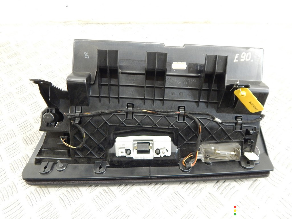 7075479, 51167075479 Бардачок BMW 3-series (E90/91/92) 2005г. - фото №3