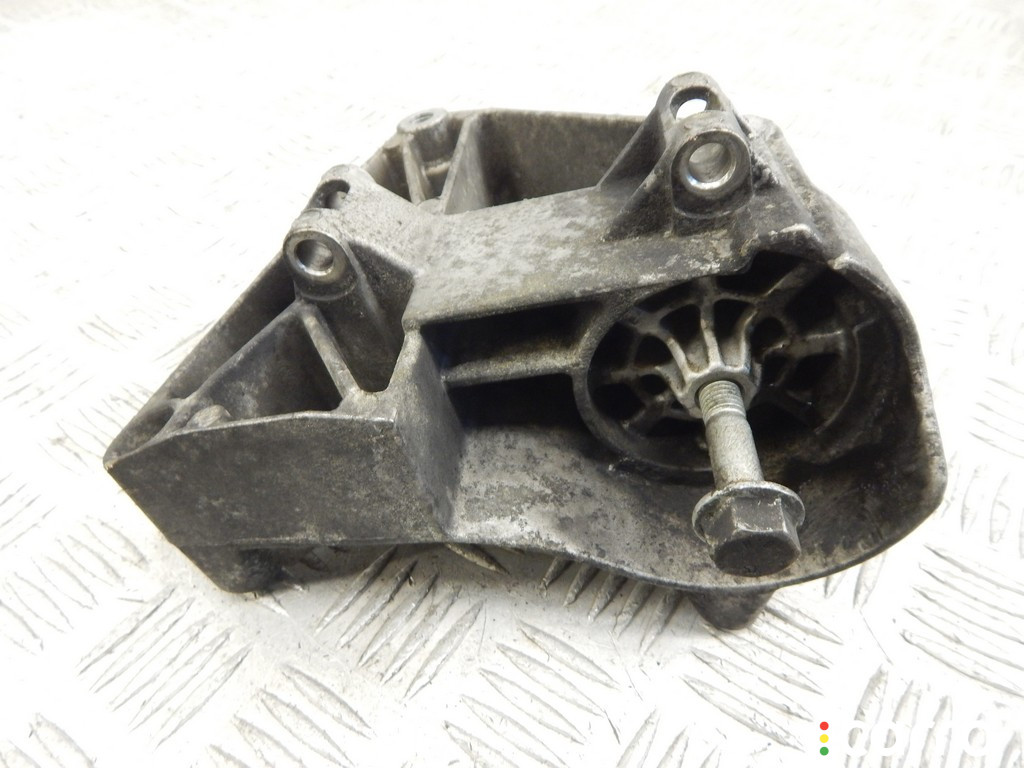 64557512556, 7512556 Кронштейн компрессора кондиционера BMW 5-series (E60/61) 2004г. - фото №4