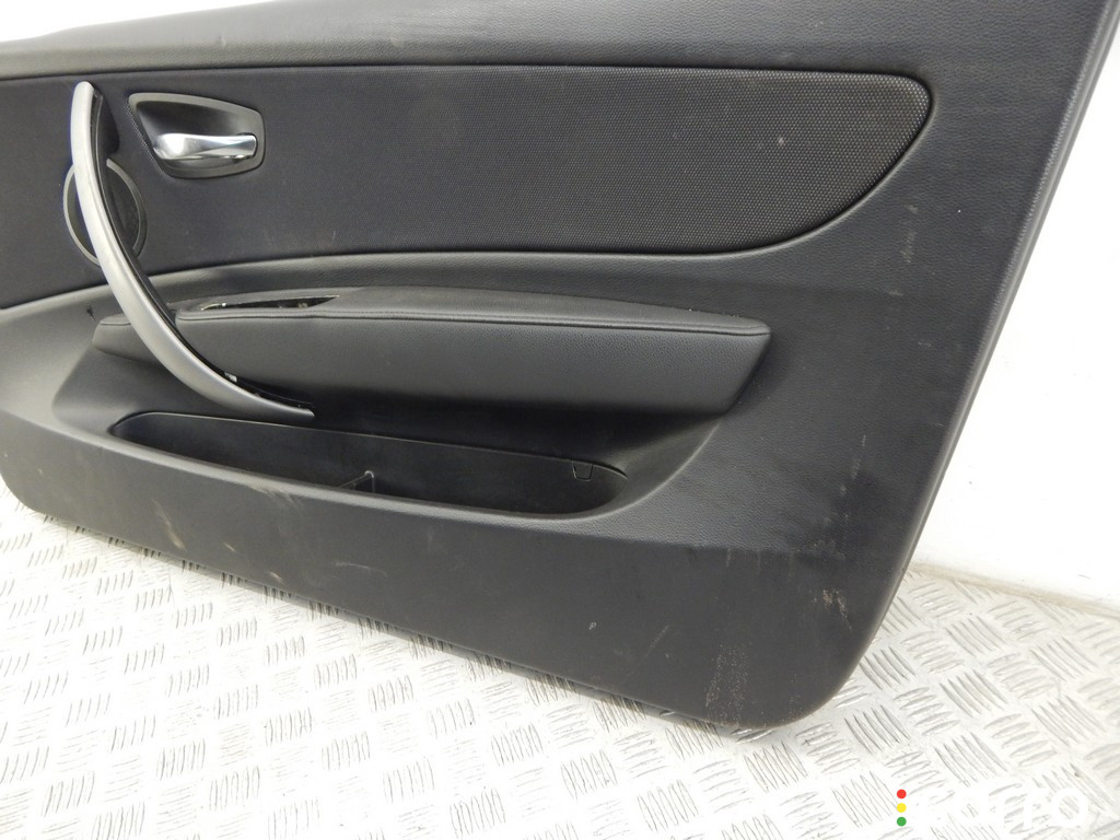 Обшивка двери передней правой (дверная карта) BMW 1-series (E87) 2009г. - фото №3
