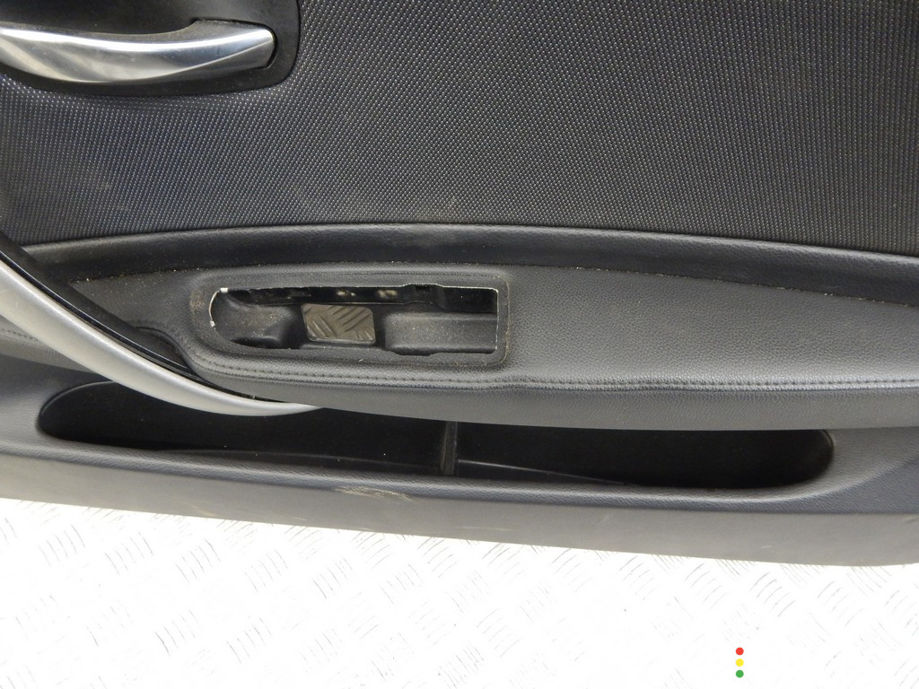 Обшивка двери передней правой (дверная карта) BMW 1-series (E87) 2009г. - фото №6