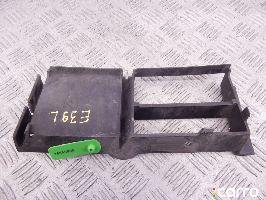 8235674, 51118235674, 51118174847, 8174847 Заглушка (решетка) в бампер передний BMW 5-series (E39) 1999г. - фото №2