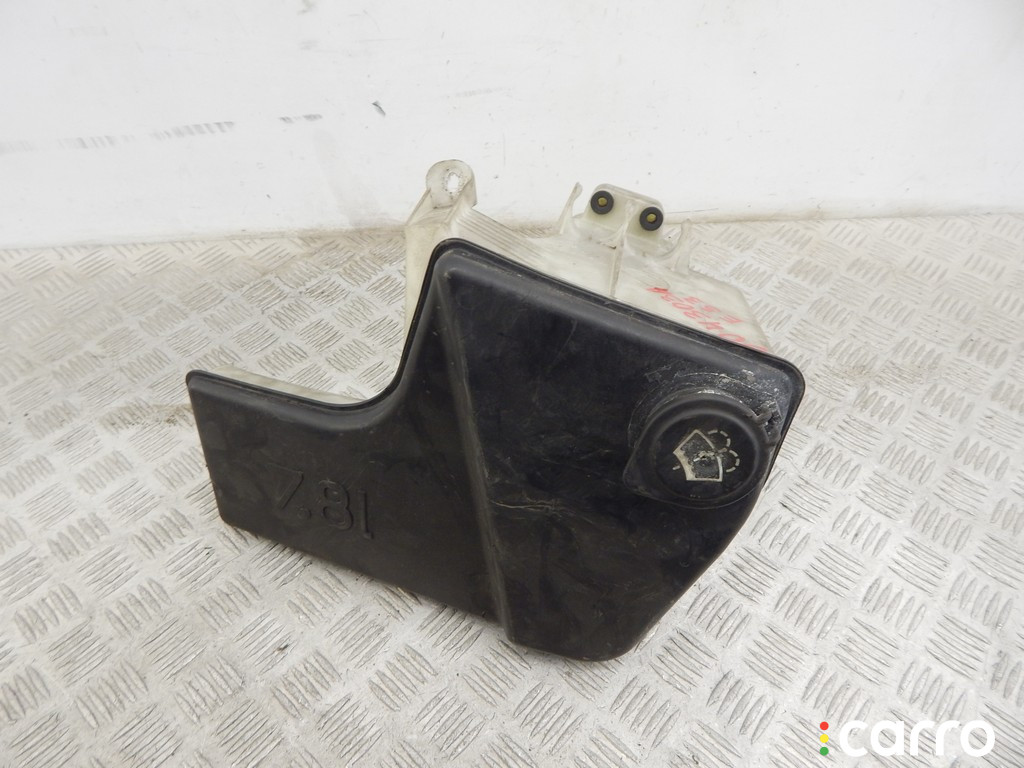 8252738, 61678252738 Бачок омывателя BMW X5-series (E53) 2003г. - фото №1