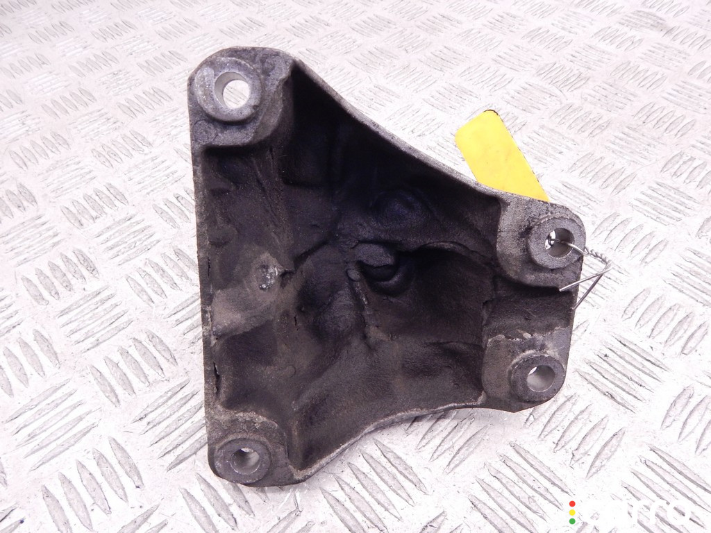 22116781242, 22116795958, 6795958, 6781242 Кронштейн двигателя BMW 5-series (F10/11) 2011г. - фото №5