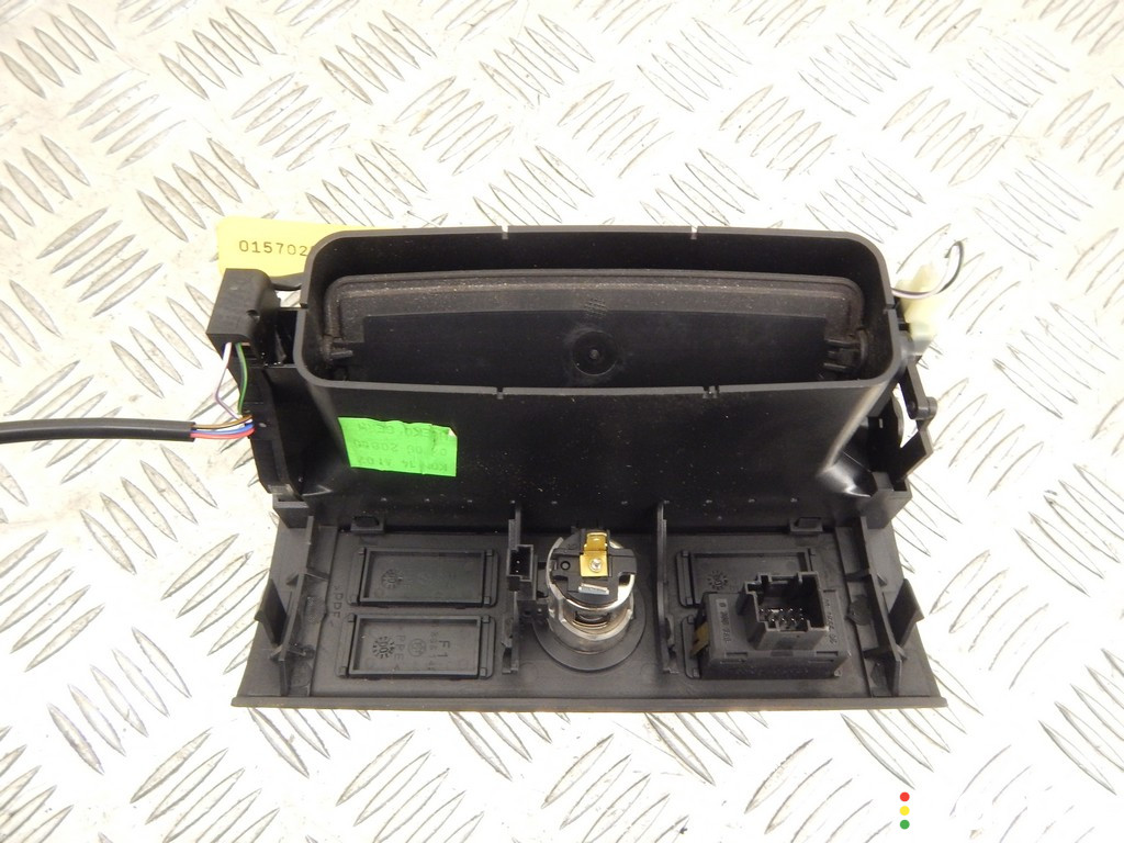 64228370910, 8370910 Дефлектор обдува салона BMW X5-series (E53) 2000г. - фото №2