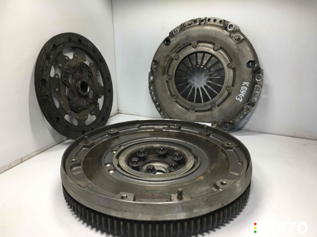 3M516477EB, 181864530901, A007000E00, 3M517563BC, 3M517560CIC, 043082000356 Маховик Volvo V50 2006г. - фото №1