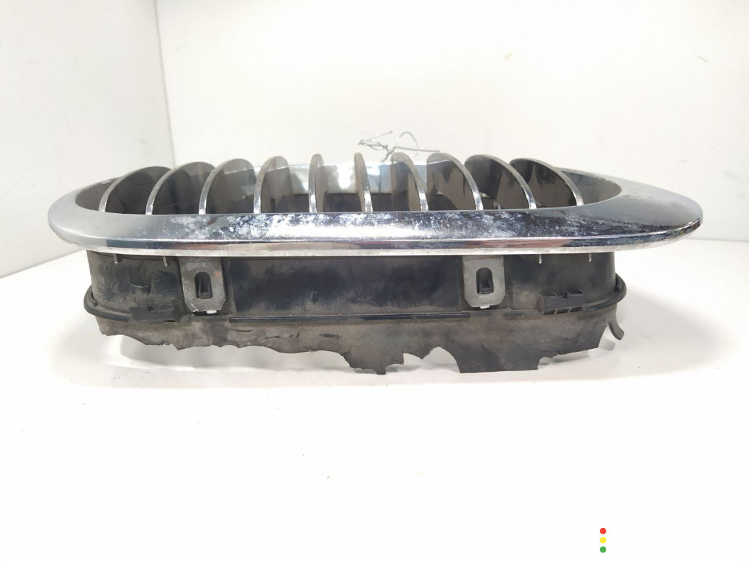 8208668, 51138208668 Решетка радиатора BMW 3 E46 1999г. - фото №8