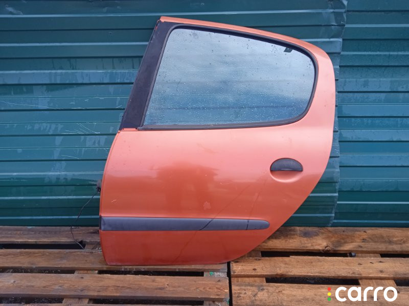 дверь Peugeot 206 2001г. - фото №1