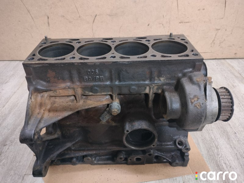 Блок двигателя volkswagen Golf 2002г. - фото №1